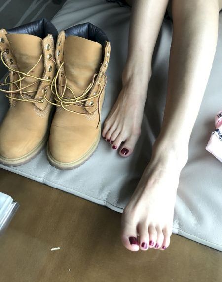 女人两腿打开让男人添野外视频_高清完整在线观看